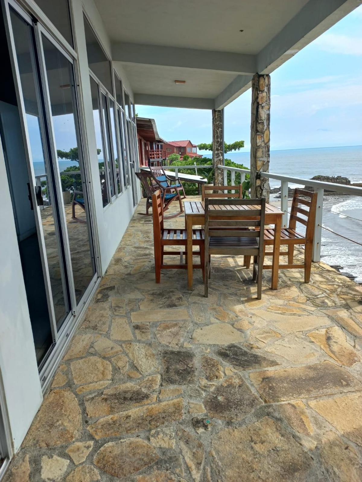 Magnific Rock - Surf & Yoga Retreat Nicaragua Hotel