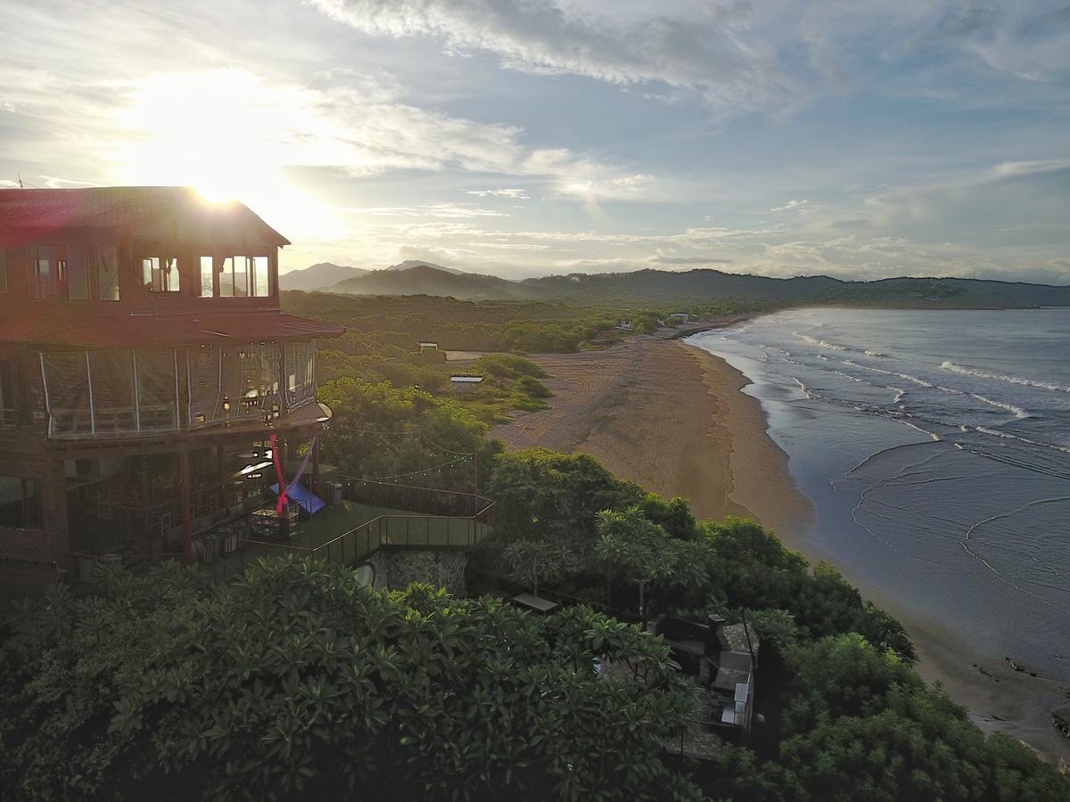 Hotel Magnific Rock - Surf & Yoga Retreat Nicaragua