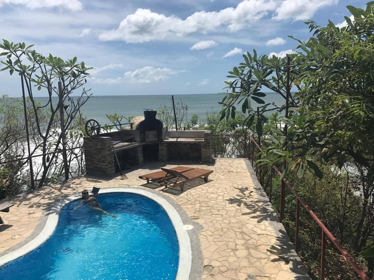Magnific Rock - Surf & Yoga Retreat Nicaragua Popoyo
