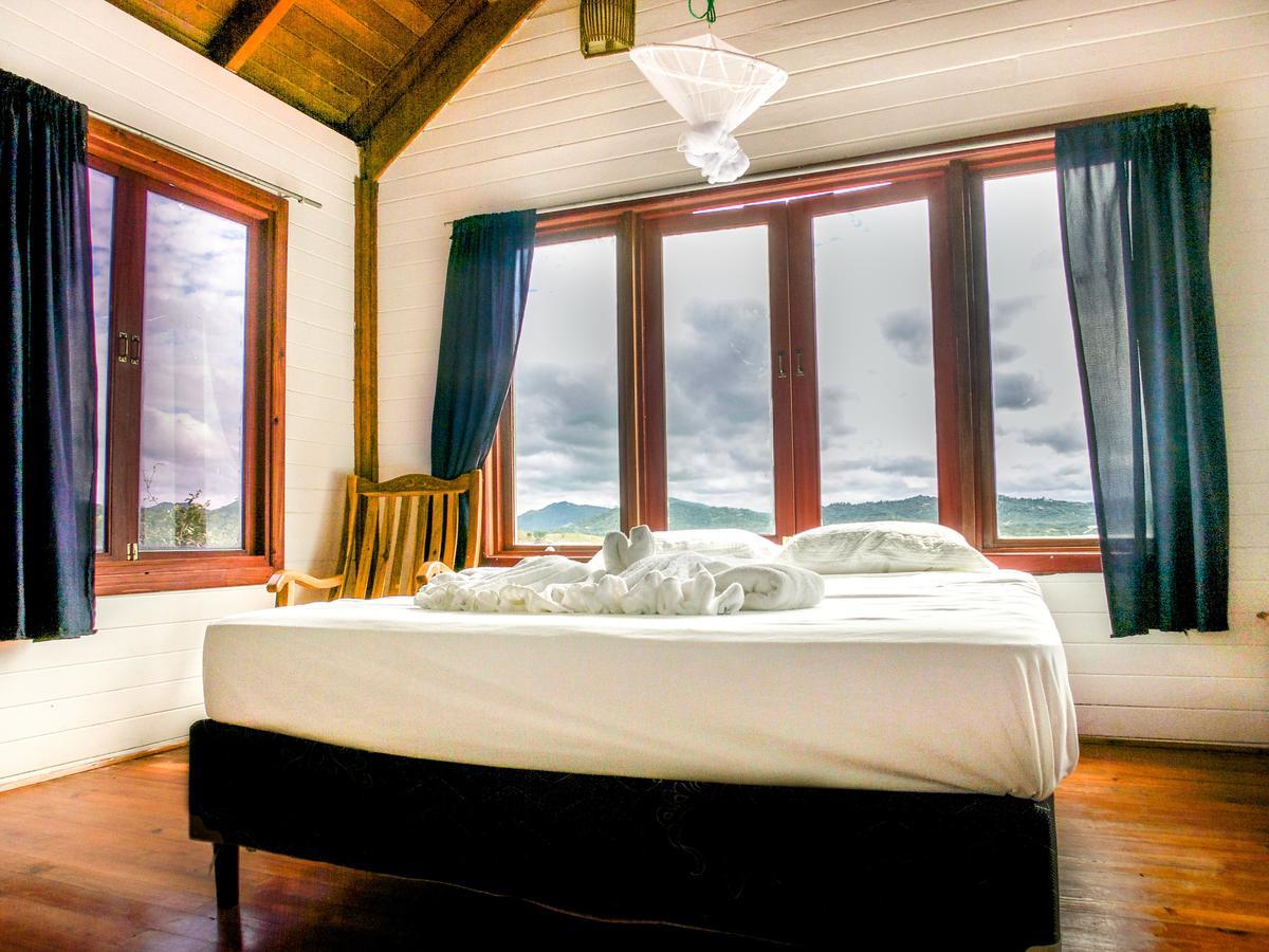 Magnific Rock - Surf & Yoga Retreat Nicaragua Popoyo